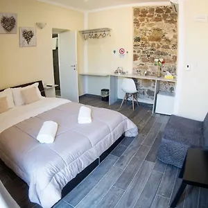 https://vicolocorto-affittacamere.hotelitalianriviera.com